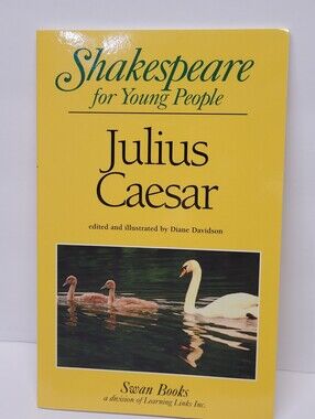 Yellow Julius Caesar Paperback - Shakespeare for Young People